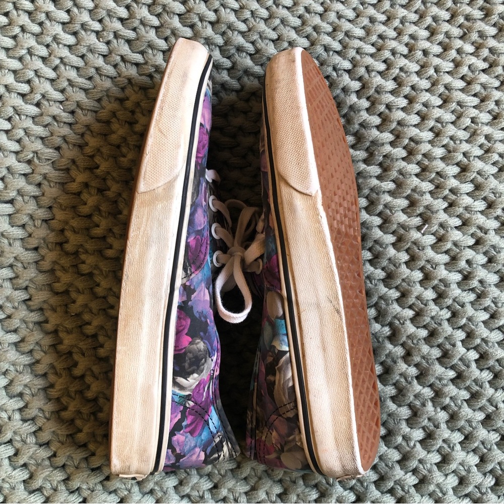 Abstract Rose Vans - Picture 5 of 9